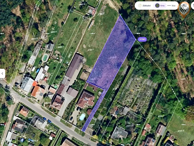 Prodej stavebního pozemku 2032 m², Holice – náhled fotky 1