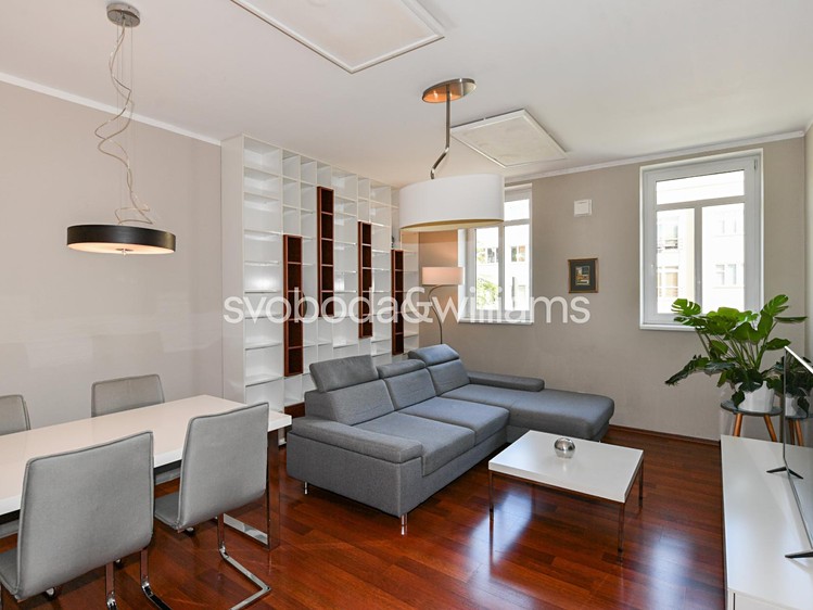 Prodej bytu 2+kk, 68 m² (2 z 11)