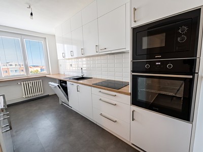 Pronájem bytu 3+1, 77 m² (2 z 10)