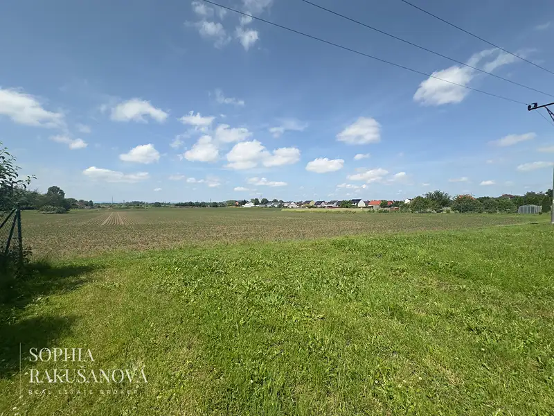 Prodej stavebního pozemku 4991 m², Grygov – náhled fotky 1