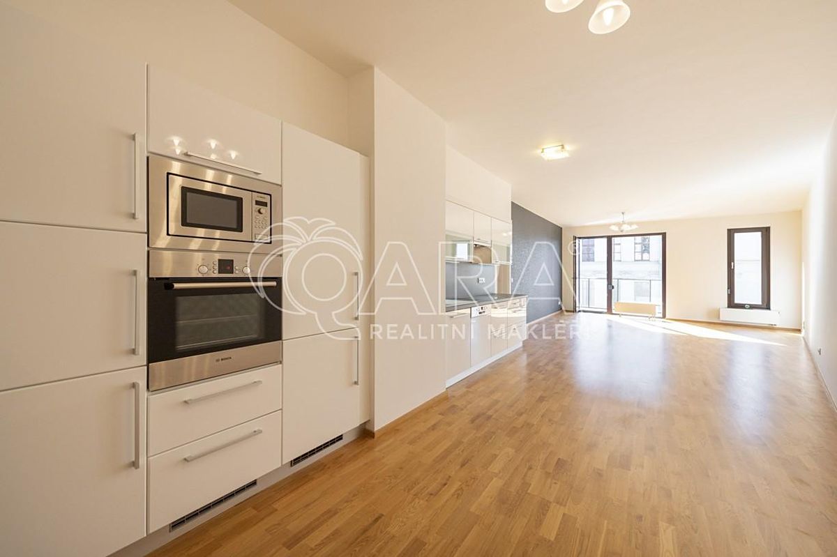 Pronájem bytu 3+kk 117 m², Praha – fotka 1 z 3