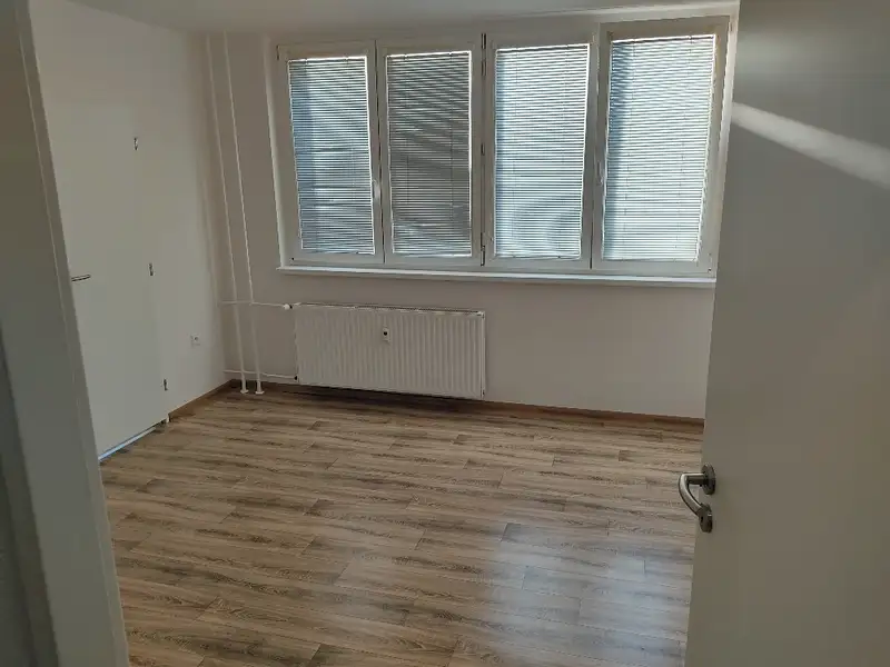 Pronájem bytu 2+1 43 m², Břeclav – náhled fotky 3