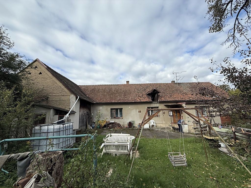 Prodej rodinného domu 150 m², pozemek 1447 m², Líšnice – fotka 1 z 3