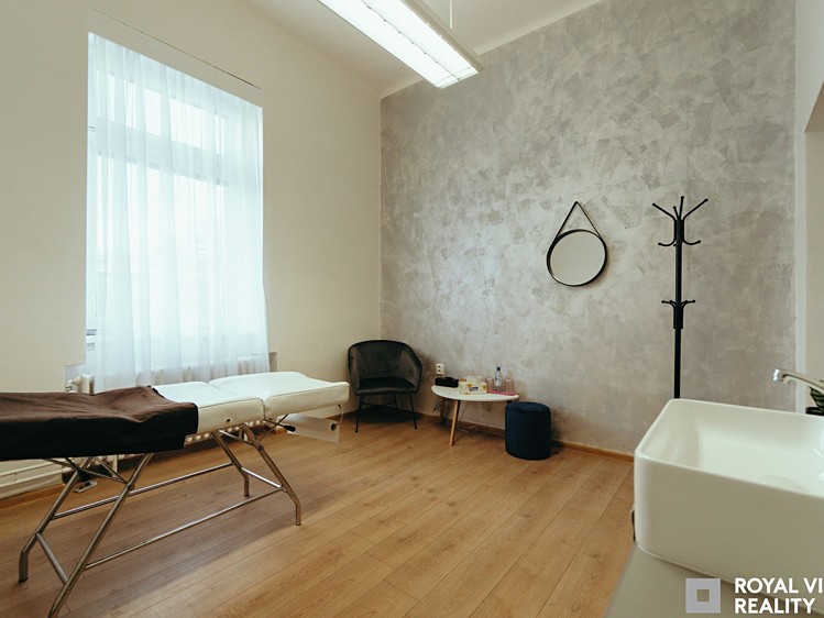 Pronájem komerčního prostoru, 14 m² (1 z 7)