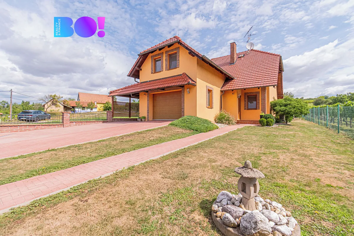 Prodej rodinného domu 206 m², pozemek 2730 m²