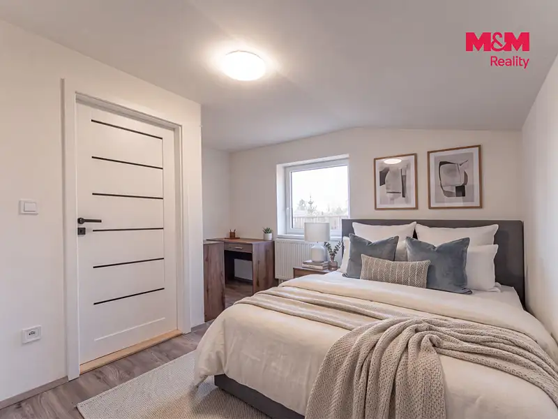 Prodej rodinného domu 346 m², pozemek 881 m², Kněžmost – náhled fotky 2