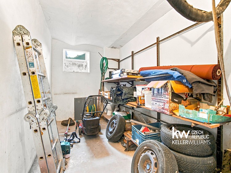 Комерційне приміщення на продаж, 1 601 м² (83 з 100)