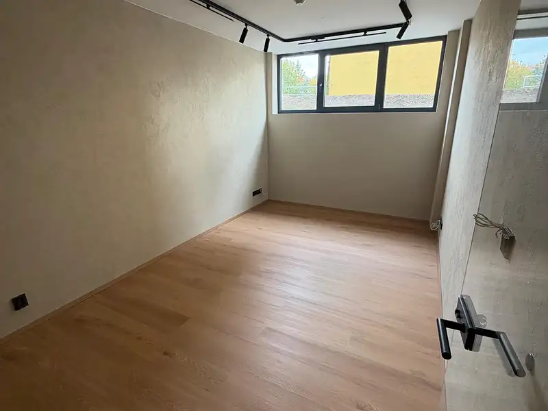 Pronájem kanceláře 16 m², Milovice – náhled fotky 3