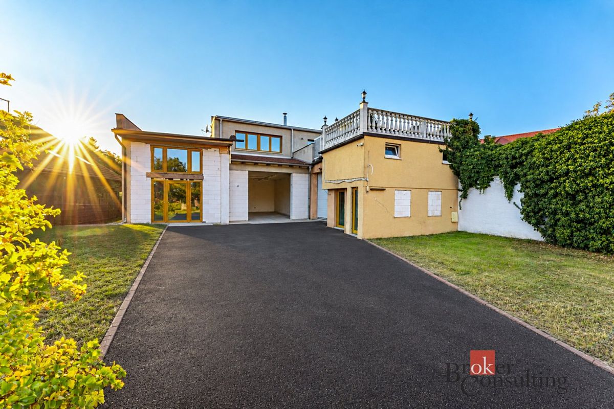 Prodej rodinného domu 448 m², pozemek 989 m², Velké Přítočno – fotka 1 z 3