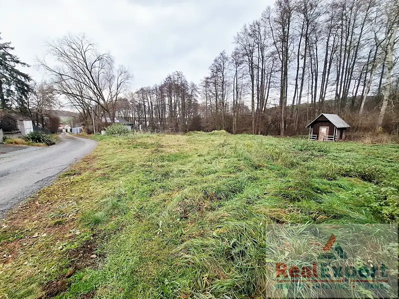 Prodej stavebního pozemku 1000 m², Nové Dvory – náhled fotky 3
