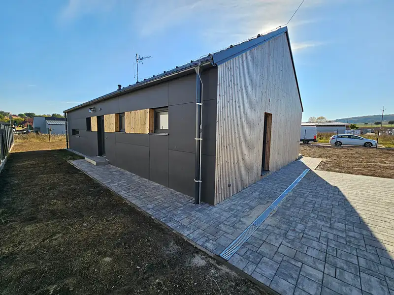 Prodej rodinného domu 108 m², pozemek 669 m², Lešany – náhled fotky 3