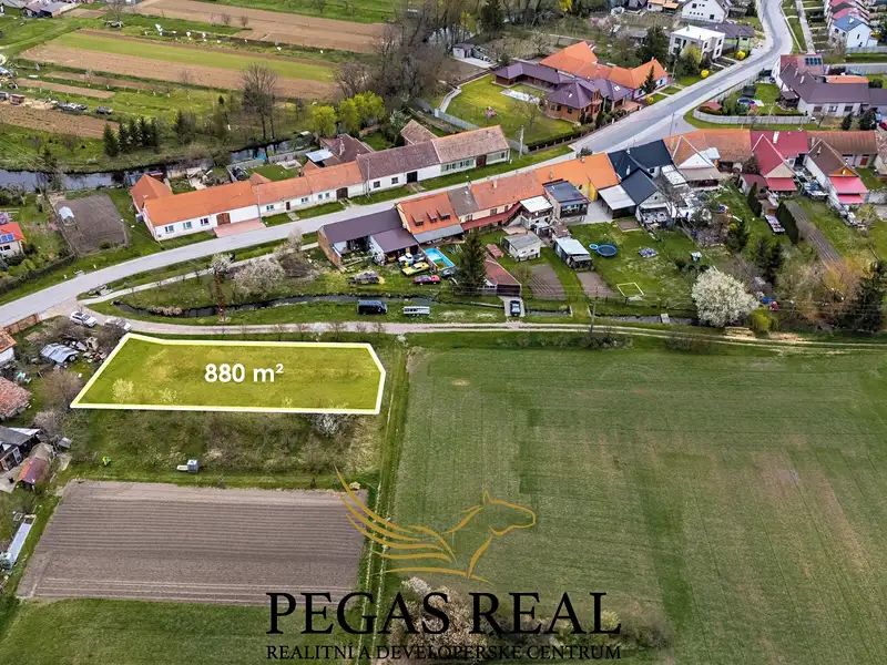 Prodej stavebního pozemku 880 m², Strachotice – náhled fotky 2