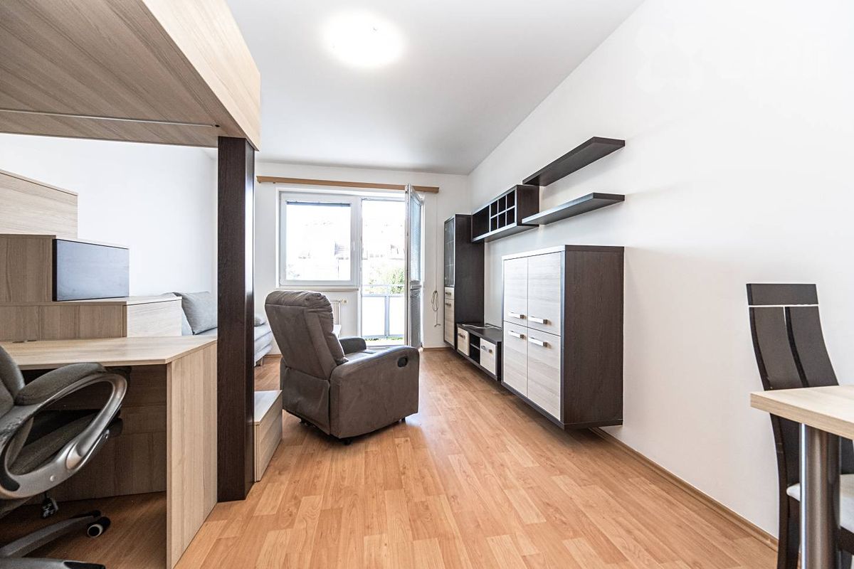 Pronájem bytu 2+kk 61 m² – fotografie 3