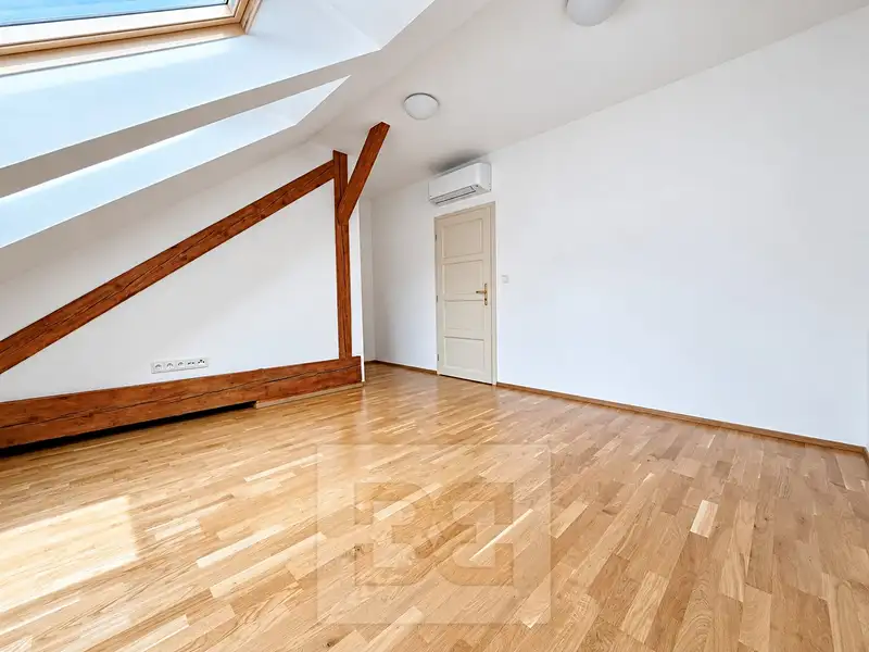 Pronájem bytu 2+kk 72 m², Praha – náhled fotky 3