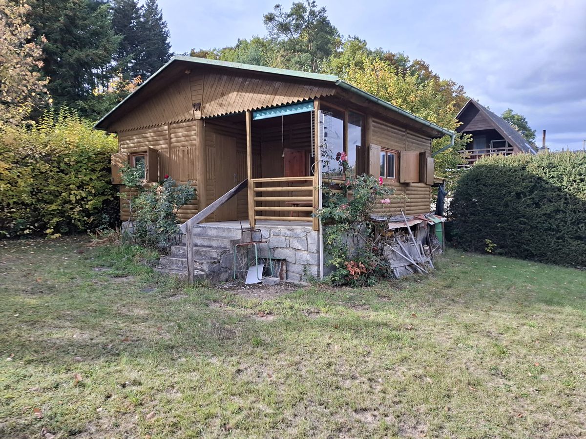 Prodej chaty 25 m², pozemek 402 m², Točník – fotka 1 z 3