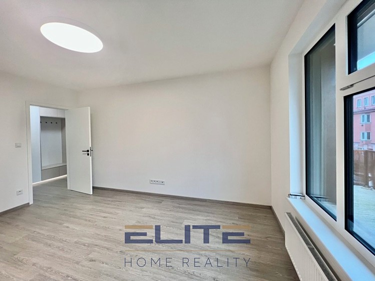 Pronájem bytu 3+kk, 106 m² (23 z 31)