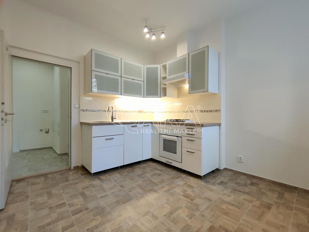 Pronájem bytu 1+1 36 m², Praha – fotka 1 z 3