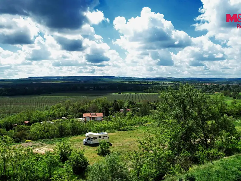 Pronájem stavebního pozemku 24000 m², Postoloprty – náhled fotky 3