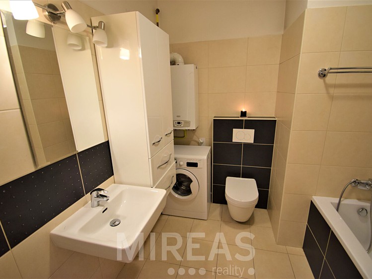 Pronájem bytu 2+kk, 63 m² (4 z 6)