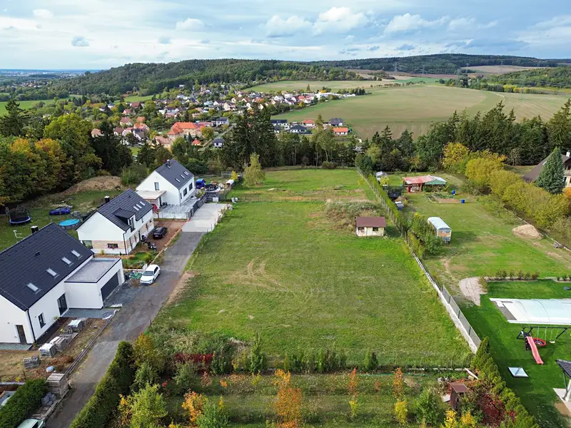 Prodej stavebního pozemku 2042 m², Starý Plzenec – náhled fotky 3