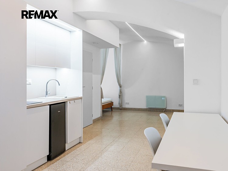 Pronájem bytu 1+kk, 40 m² (2 z 12)