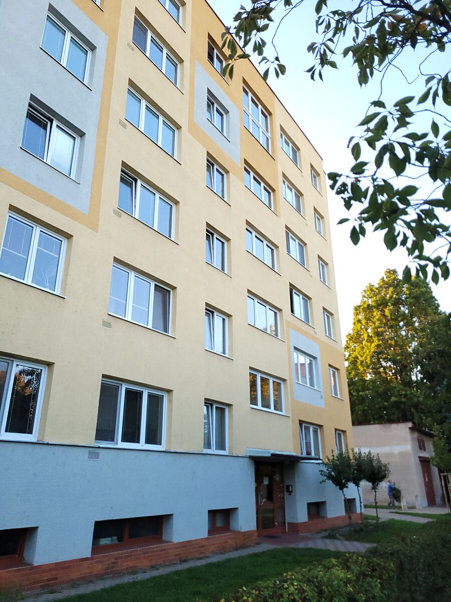 Pronájem bytu 4+1 66 m², Pardubice – fotka 1 z 3