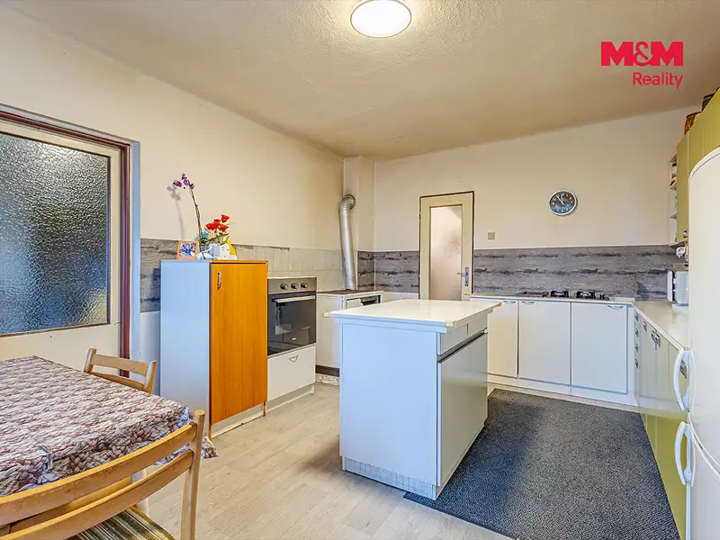 Prodej rodinného domu 253 m², pozemek 1275 m², Kařez – náhled fotky 3