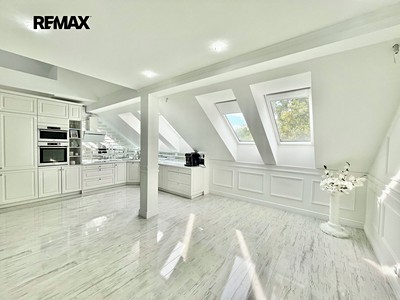 Pronájem bytu 2+kk, 97 m² (2 z 16)