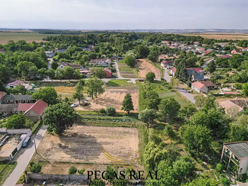Prodej stavebního pozemku 1615 m², Litobratřice – náhled fotky 3