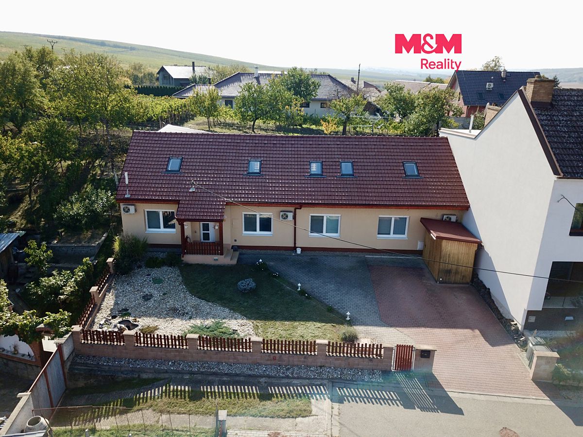 Prodej rodinného domu 350 m², pozemek 574 m², Kobylí – fotka 1 z 3