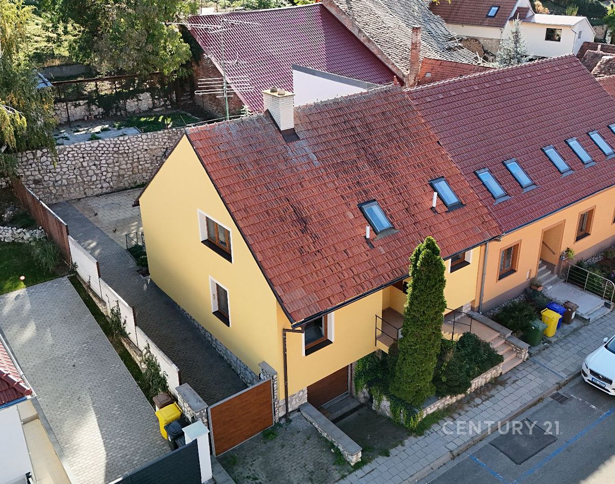 Prodej rodinného domu 210 m², pozemek 2331 m², Mikulov – fotka 1 z 3