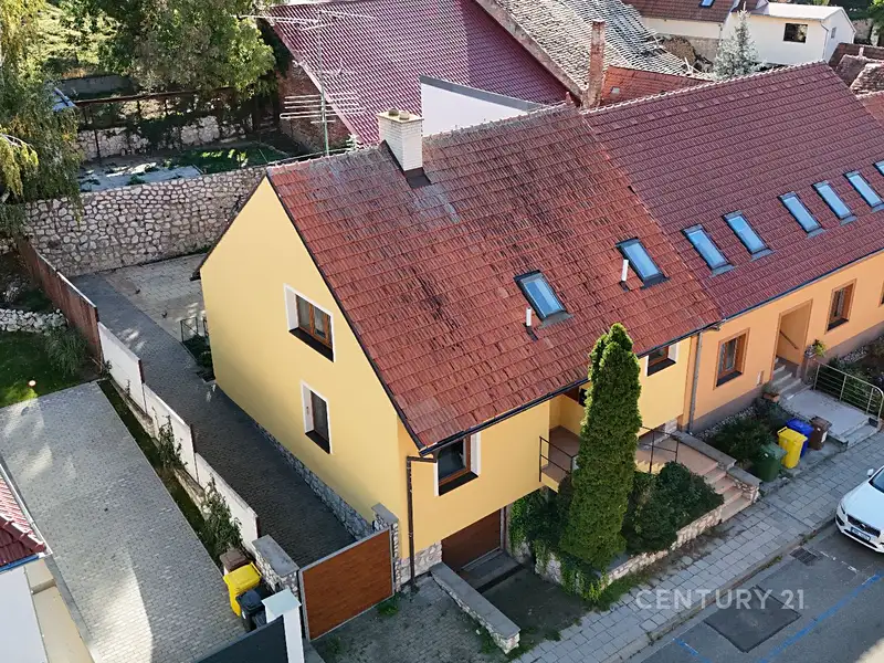 Prodej rodinného domu 210 m², pozemek 2331 m², Mikulov – náhled fotky 1