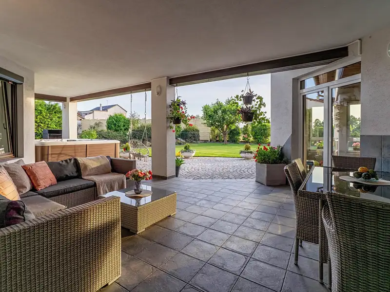Prodej rodinného domu 290 m², pozemek 785 m², Zlatníky-Hodkovice – náhled fotky 2