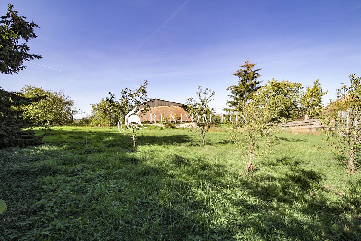 Prodej stavebního pozemku 1300 m², Znojmo – fotka 1 z 3