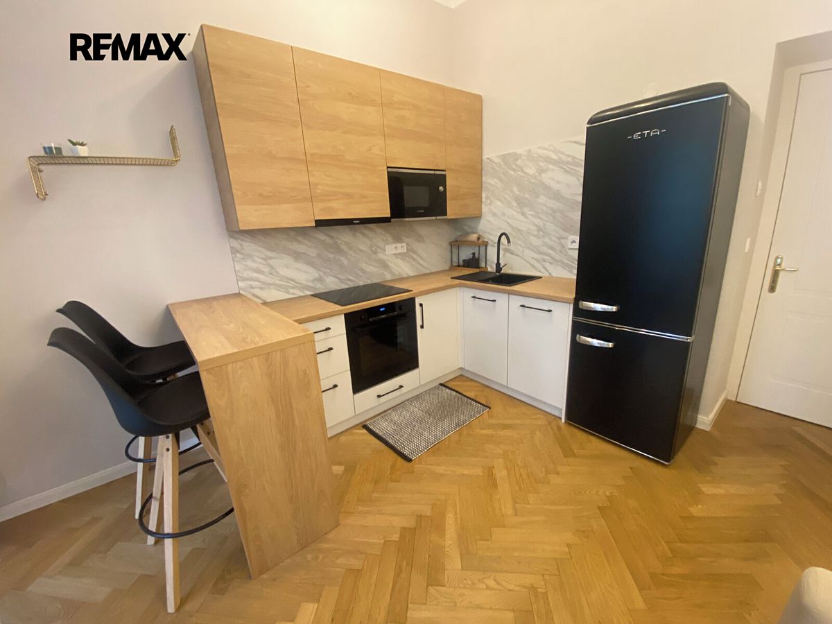 Pronájem bytu 1+kk 37 m²