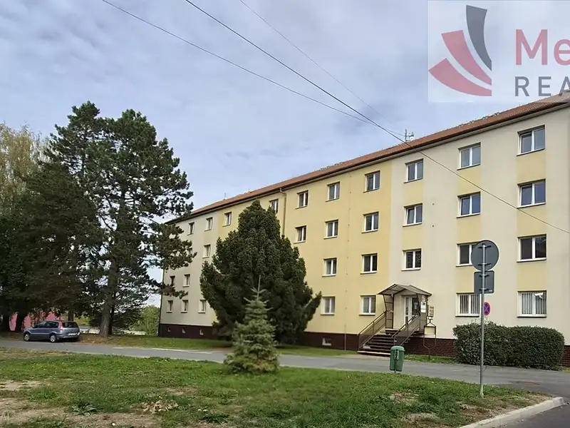 Pronájem bytu 3+1 57 m², Chvaletice – náhled fotky 1