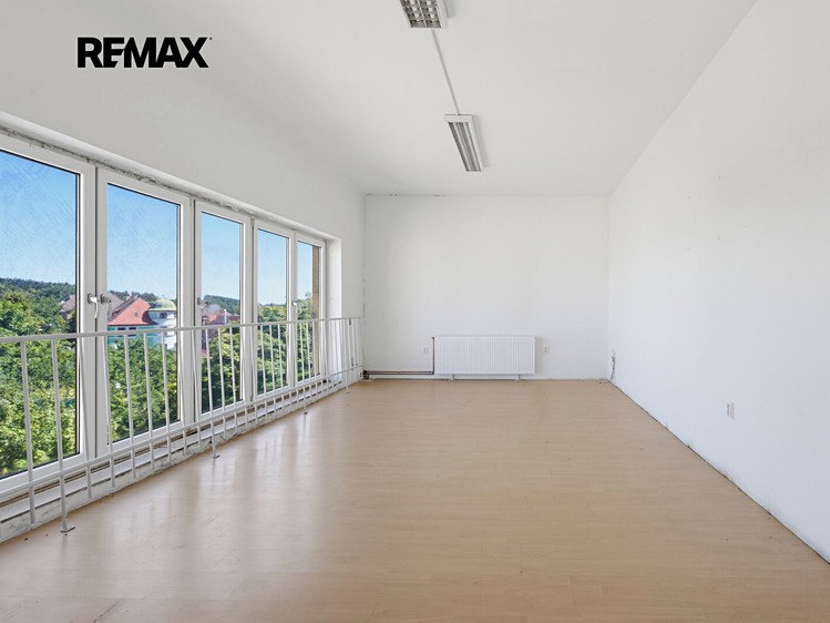 Комерційне приміщення на продаж, 2 350 м² (41 з 62)