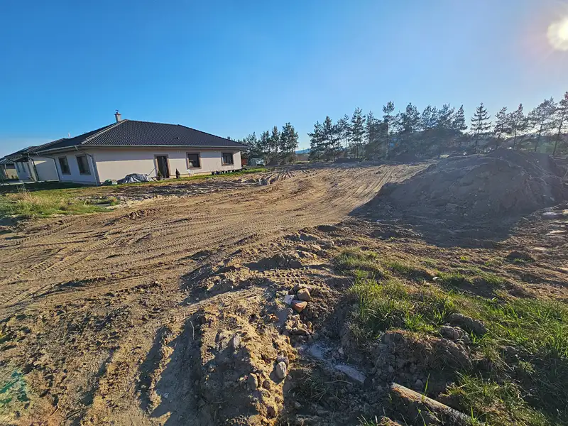 Prodej stavebního pozemku 1079 m², Doksy – náhled fotky 2