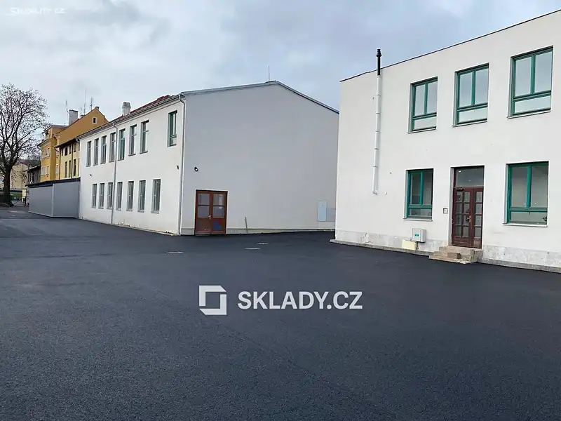 Pronájem skladového prostoru 400 m², Cheb – náhled fotky 2