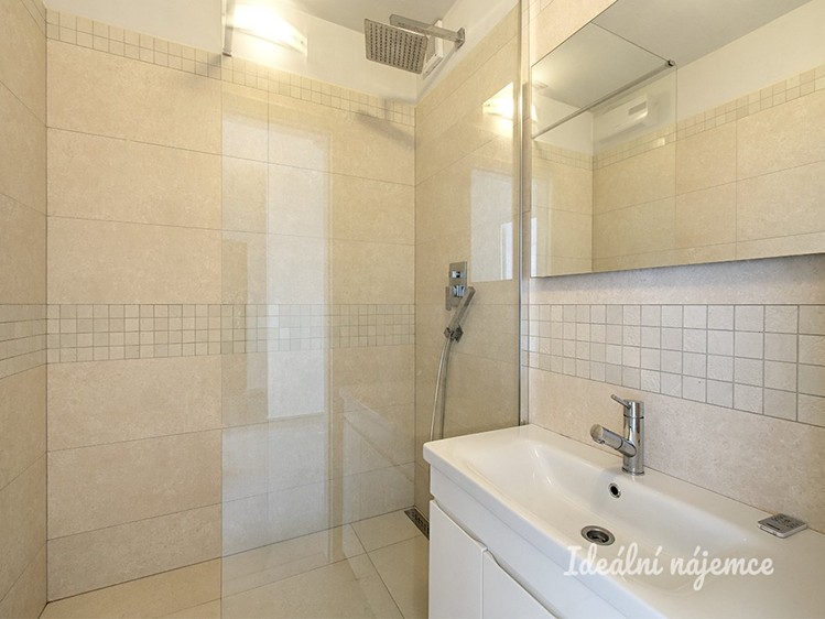 Pronájem bytu 3+kk, 79 m² (17 z 19)