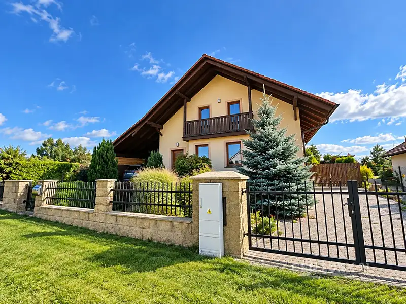 Prodej rodinného domu 198 m², pozemek 1418 m², Suchý – náhled fotky 1