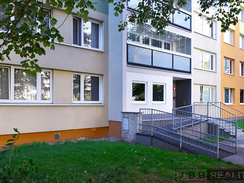 Prodej bytu 3+1 55 m², Praha – náhled fotky 1