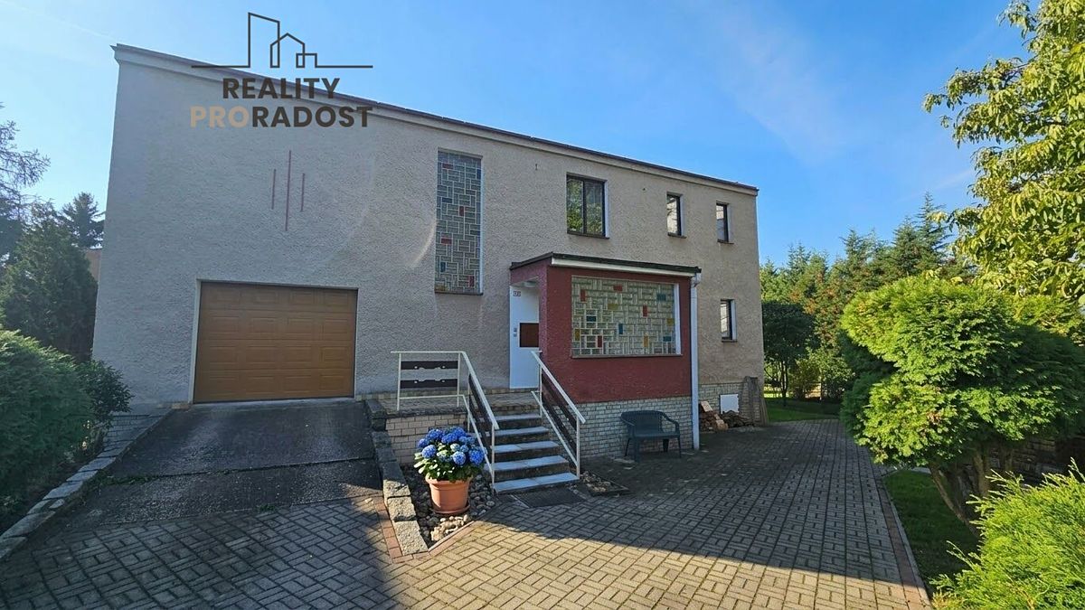 Prodej rodinného domu 167 m², pozemek 959 m², Modlany – fotka 1 z 3