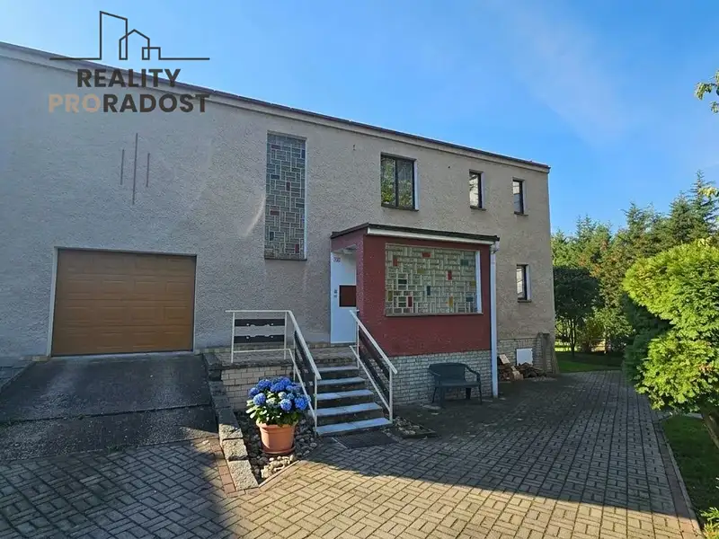 Prodej rodinného domu 167 m², pozemek 959 m², Modlany – náhled fotky 1
