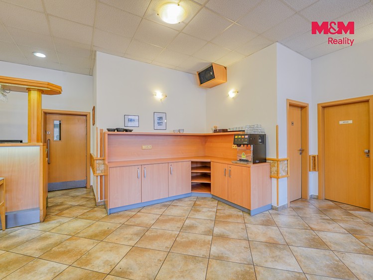 Комерційне приміщення на продаж, 879 м² (10 з 30)