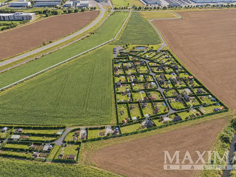 Prodej zahrady 630 m², Praha – náhled fotky 1