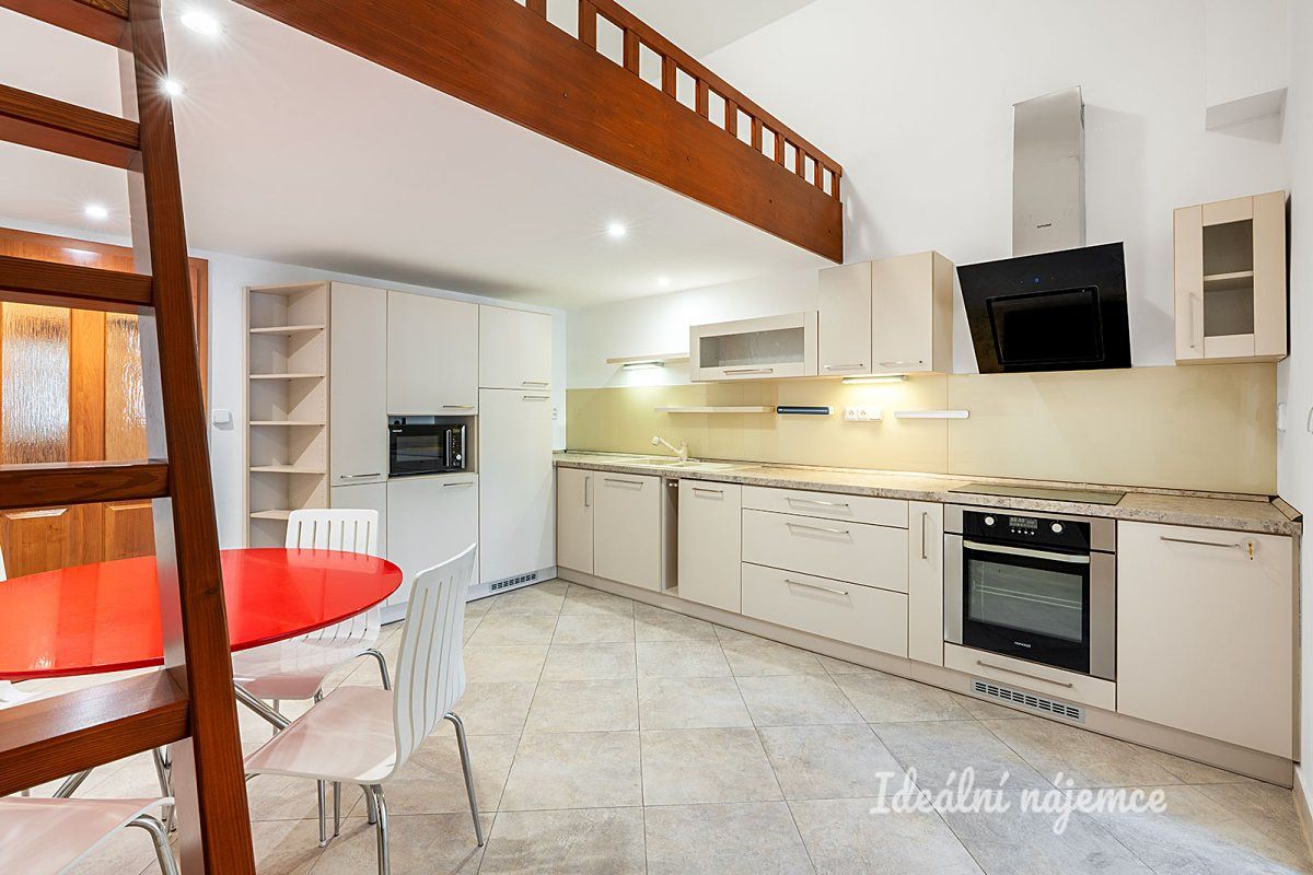 Pronájem bytu 1+1 43 m², Praha – fotka 1 z 3