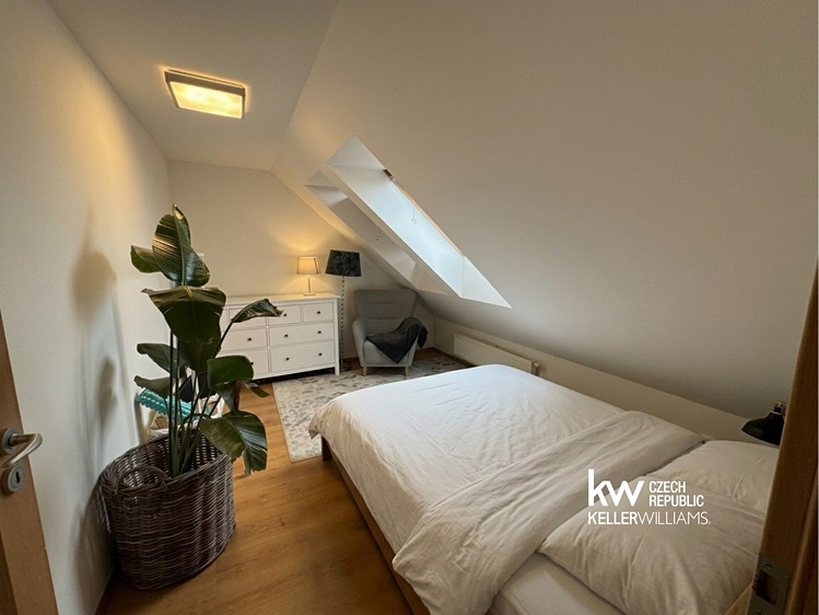 Pronájem bytu 3+kk, 106 m² (9 z 14)