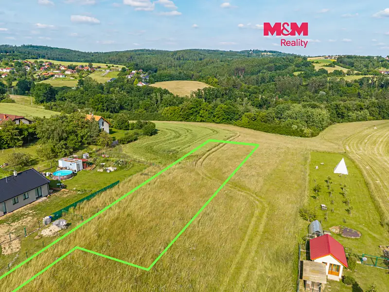 Prodej stavebního pozemku 2348 m², Hrusice – náhled fotky 1