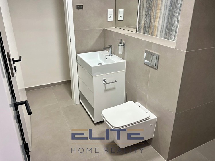 Pronájem bytu 3+kk, 106 m² (18 z 31)